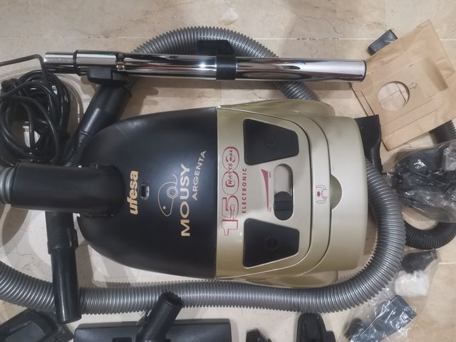 Aspiradora Ufesa Mousy Argenta 1500W + aspir. 800W