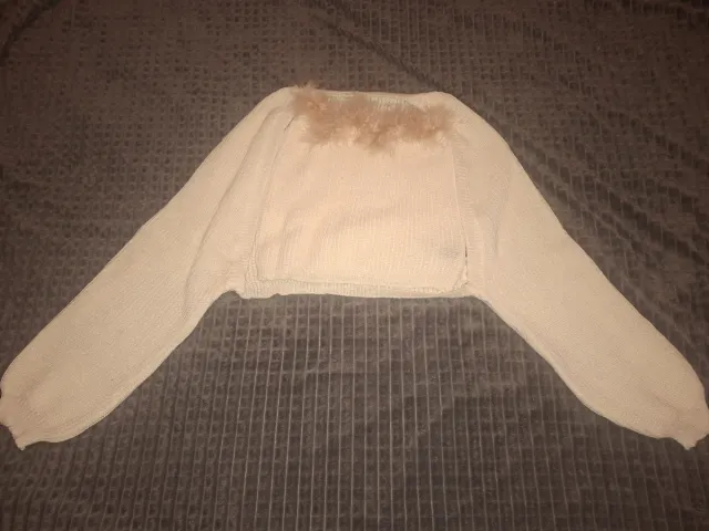 Chaqueta corta de punto con plumas