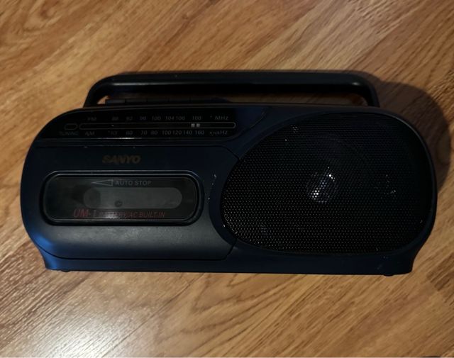 Radio Cassette Sanyo UM-1