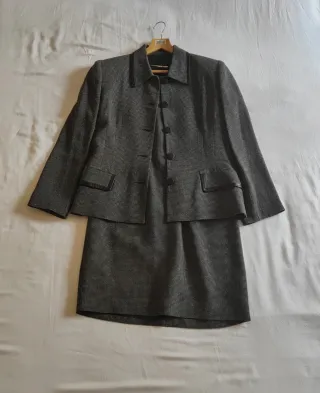 Vestido y chaqueta Miguel Gil