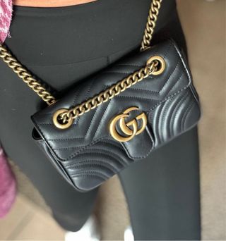 Borsetta nera con catena oro