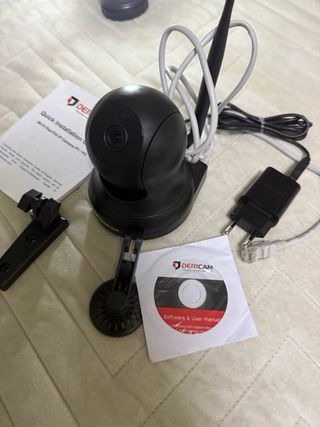 Cámara IP Wi-Fi Pan/Tilt DERICAM Negra