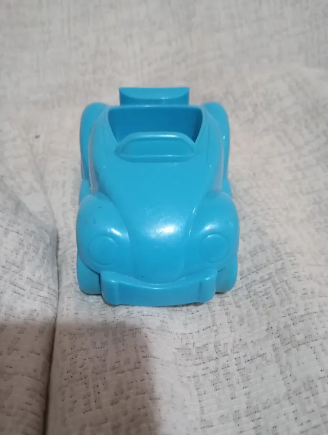 Coche azul de juguete