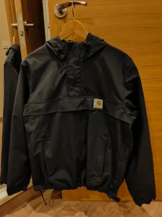 Cazadora Carhartt Negra con Capucha