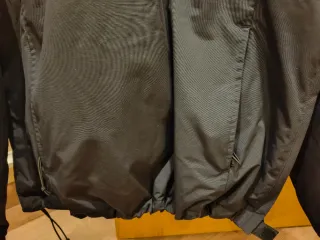 Cazadora Carhartt Negra con Capucha