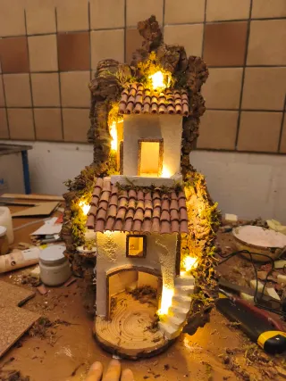 Presepe artigianale con luci