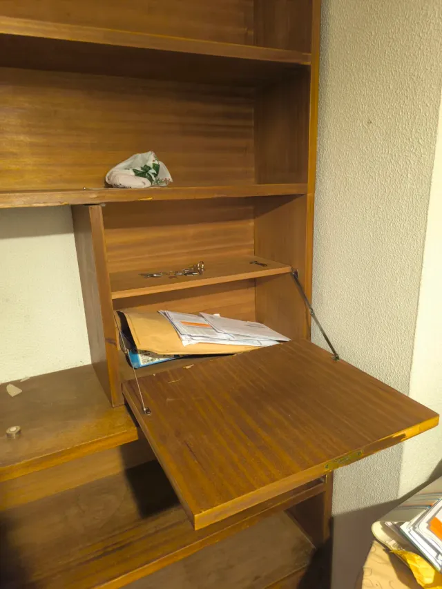 Estantería de madera