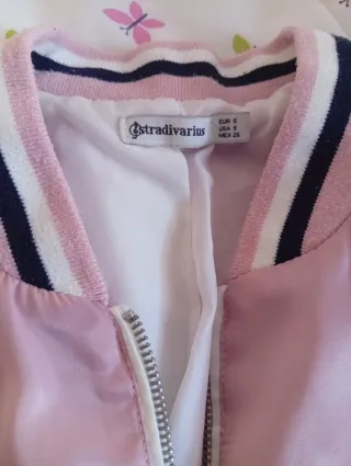 Bomber Stradivarius rosa y blanco