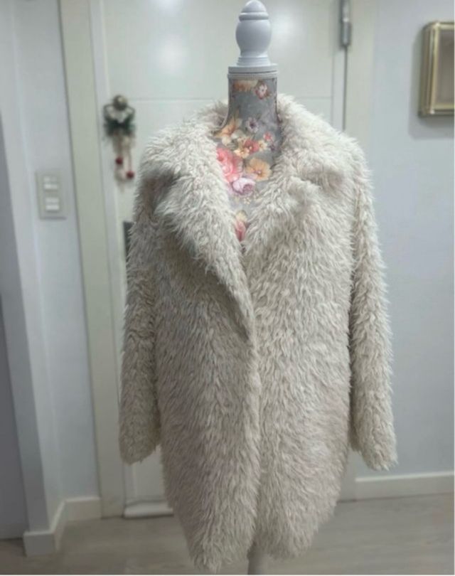 Abrigo blanco peludo
