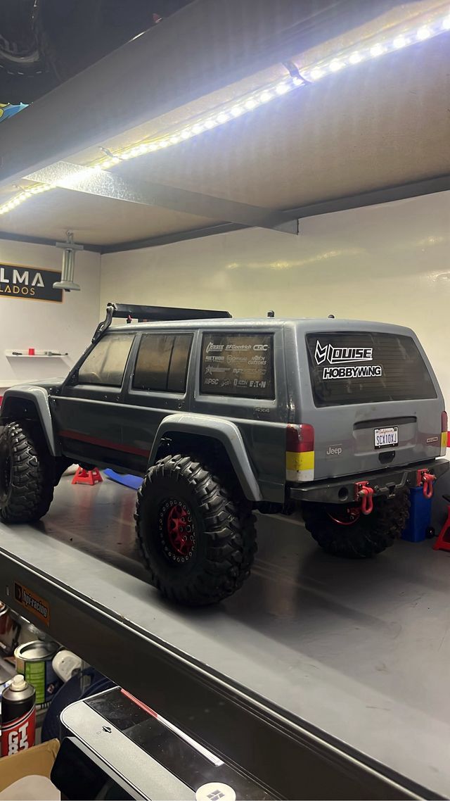 Traxxas TRX4 Jeep Cherokee