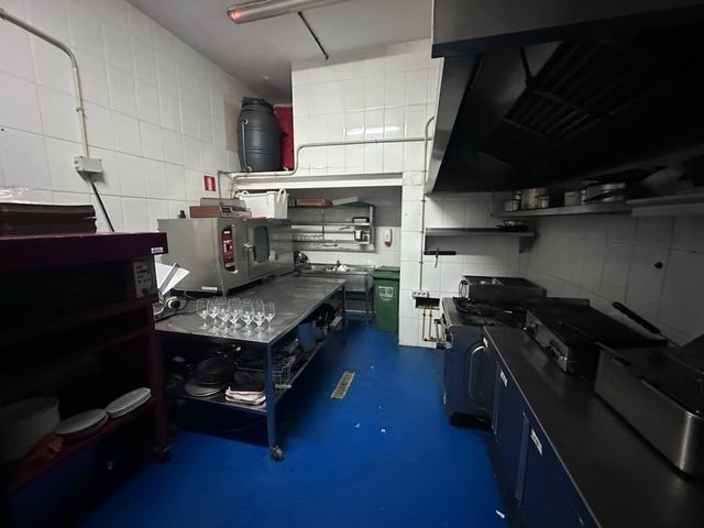 Local con cocina y barra para eventos – Las Palmas