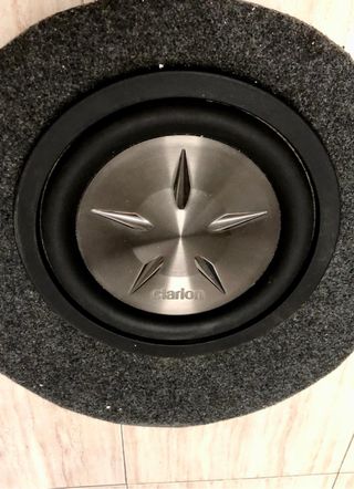 Subwoofer Clarion 10 para hueco rueda