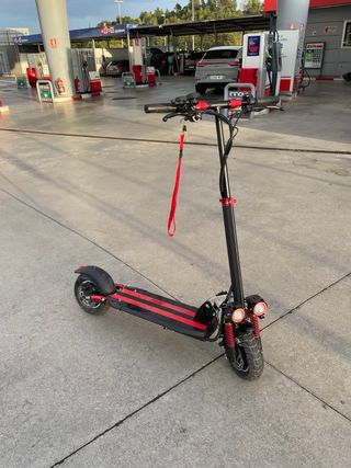 Patinete Eléctrico Negro y Rojo