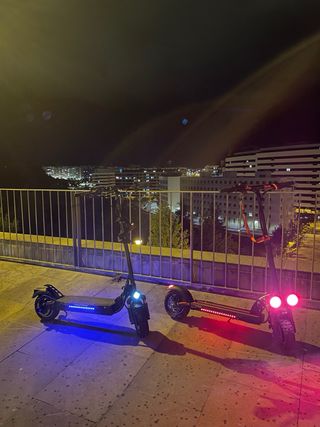 Patinete Eléctrico Negro y Rojo