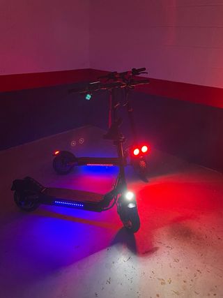 Patinete Eléctrico Negro y Rojo