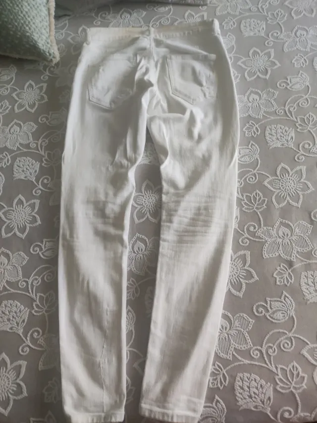 Vaqueros blancos hombre de Zara