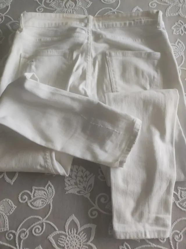 Vaqueros blancos hombre de Zara