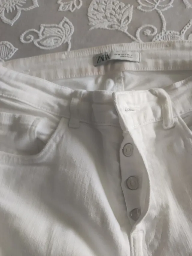 Vaqueros blancos hombre de Zara