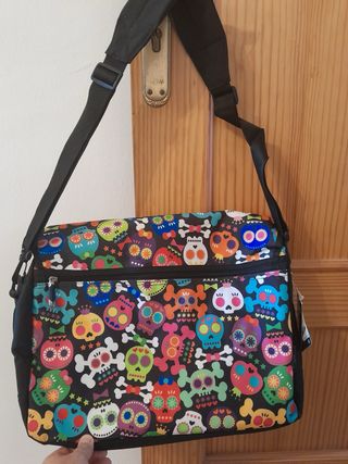 Mochila con estampado de calaveras