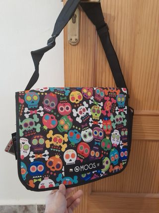 Mochila con estampado de calaveras