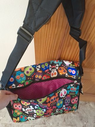Mochila con estampado de calaveras