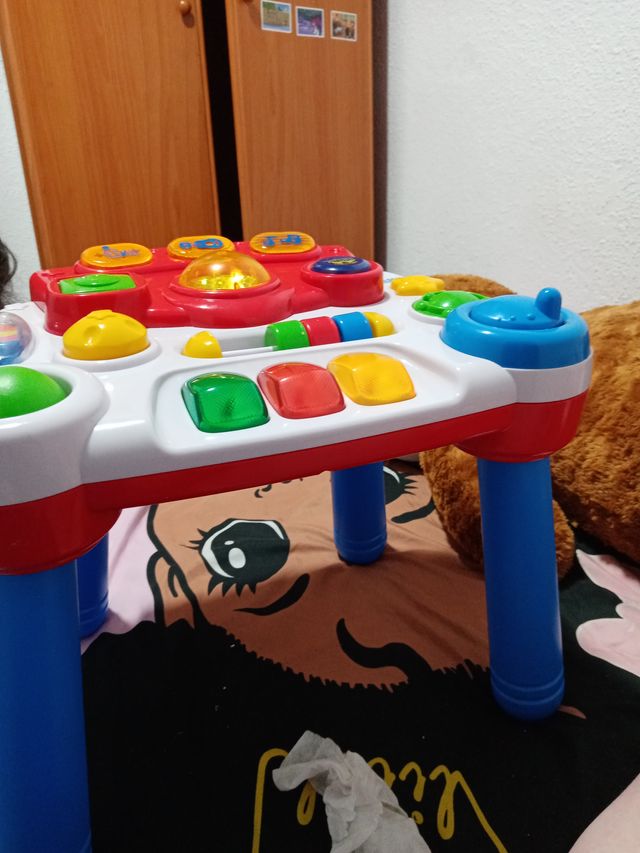 Mesa de actividades infantil