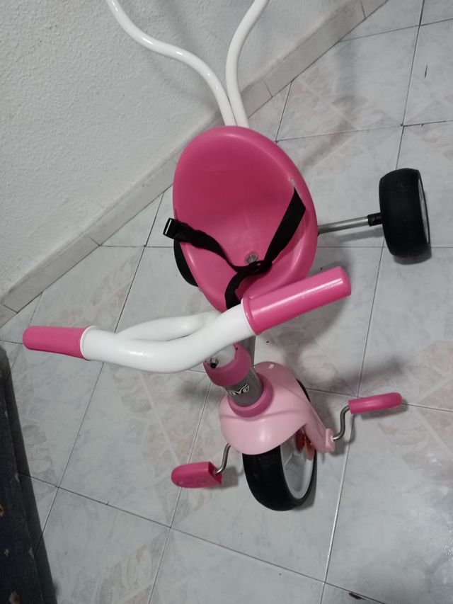 Triciclo infantil rosa con empujador