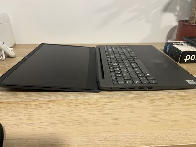 Ordenador portátil Lenovo V15 IIL 82C5