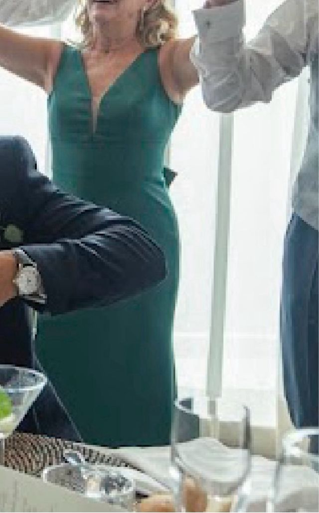 Vestido fiesta largo de raso. verde. talla 42