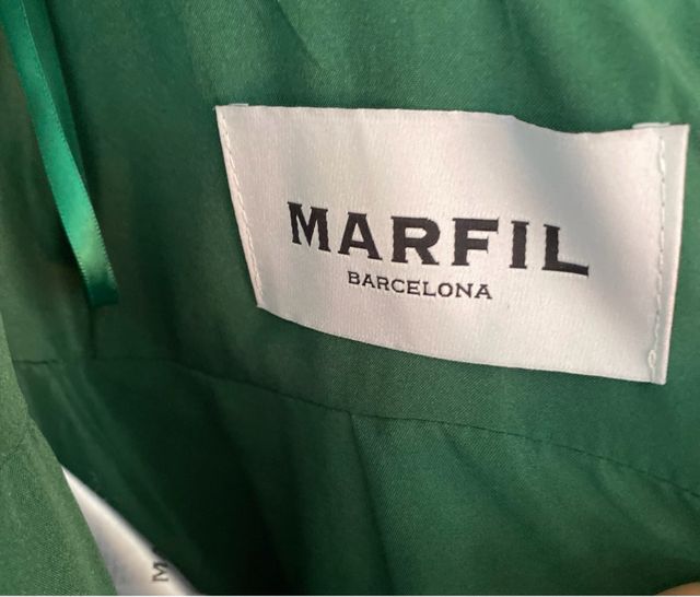 Vestido fiesta largo de raso. verde. talla 42