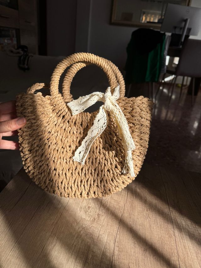Bolso de paja con lazo