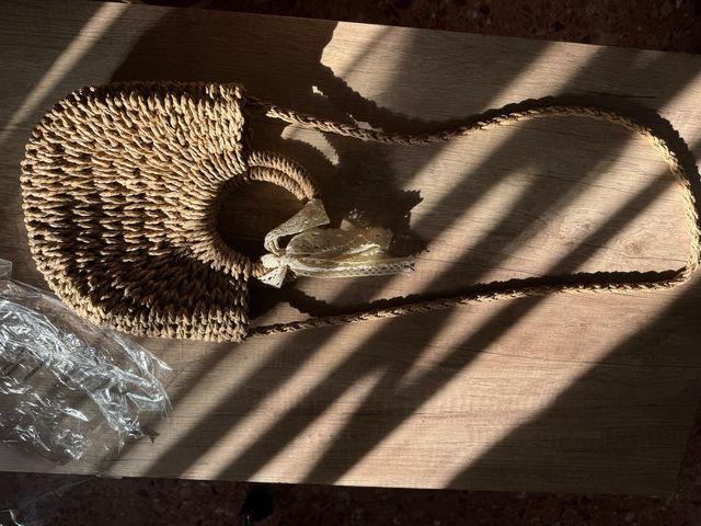 Bolso de paja con lazo