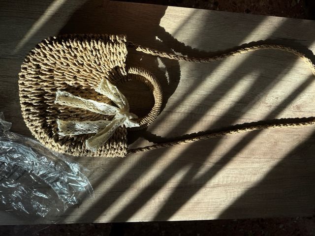 Bolso de paja con lazo