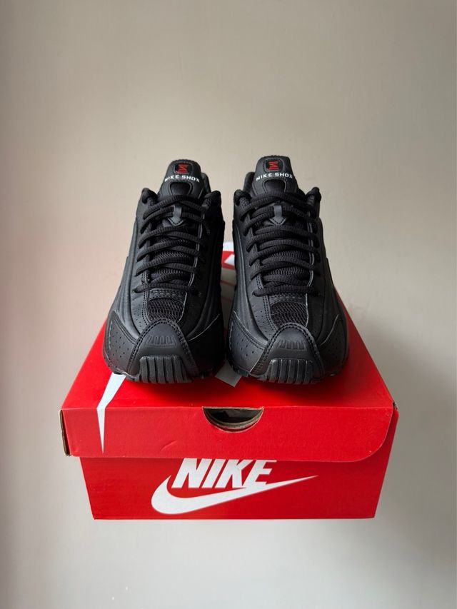 Nike Shox R4 Triple Black (38)