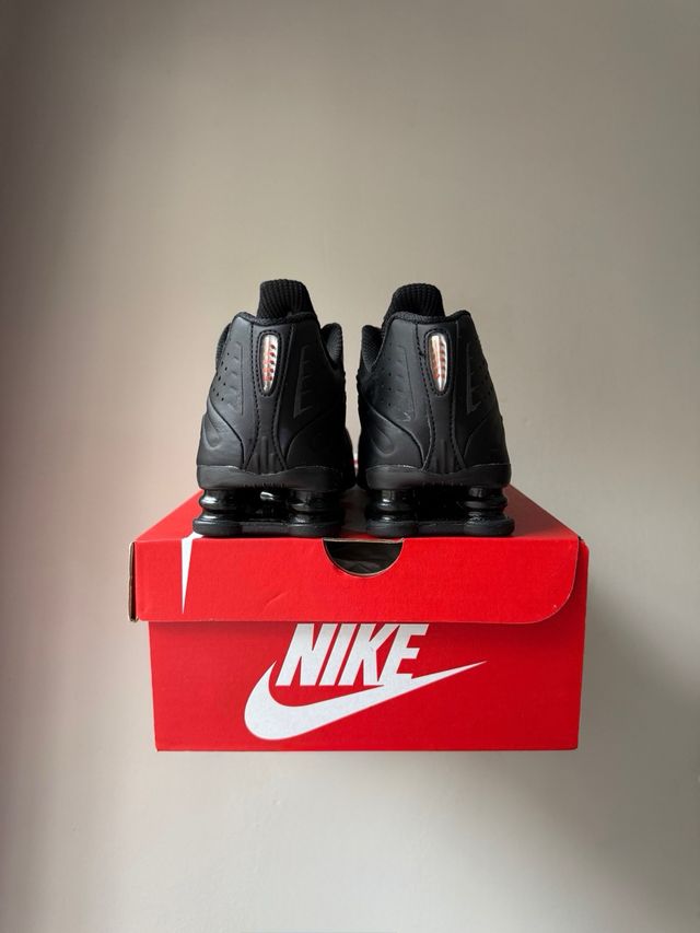 Nike Shox R4 Triple Black (38)