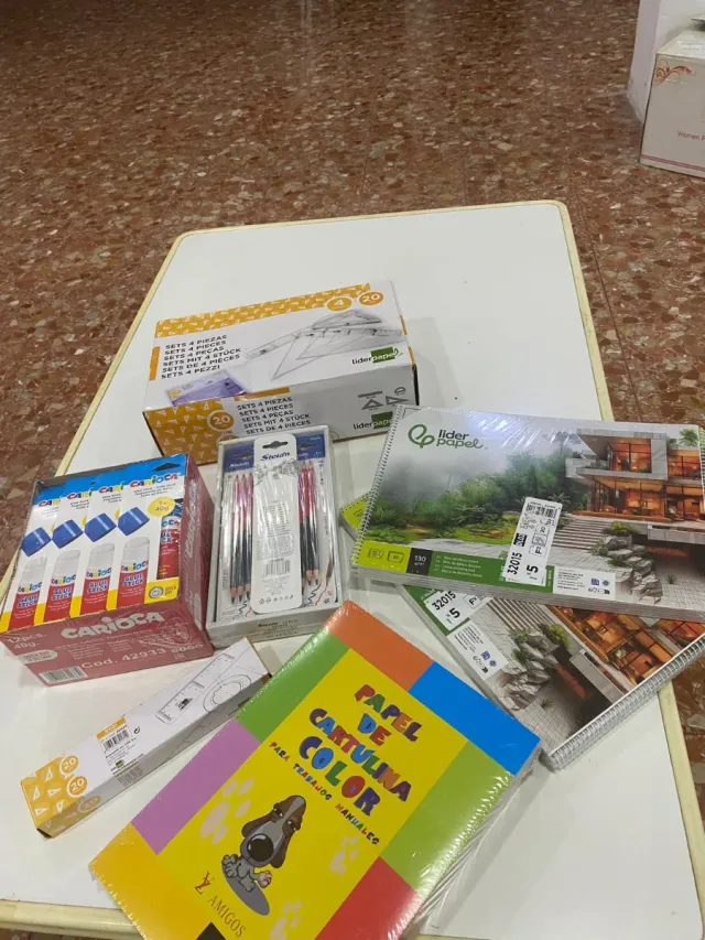 Lote material escolar: Carioca, Liderpapel