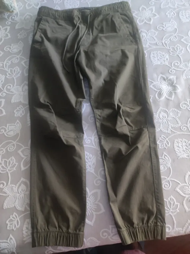 Pantalones cargo verde militar hombre