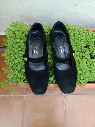 Merceditas de ante negro con 3 cm de tacón