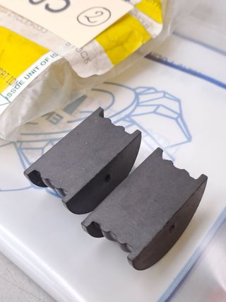 2 x C39195 Silemblock tapa arbol levas Jaguar XJ6