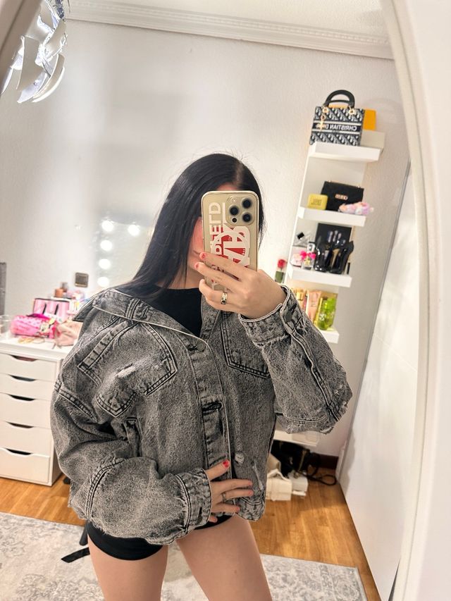 Chaqueta vaquera gris Bershka