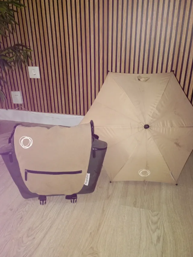 Bolso porta biberones y cambiador + sombrilla