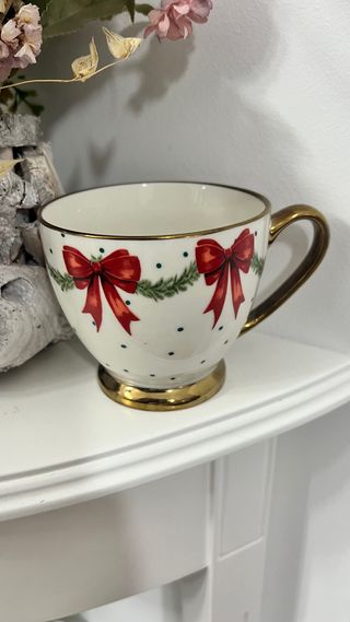 Taza de porcelana con diseño navideño