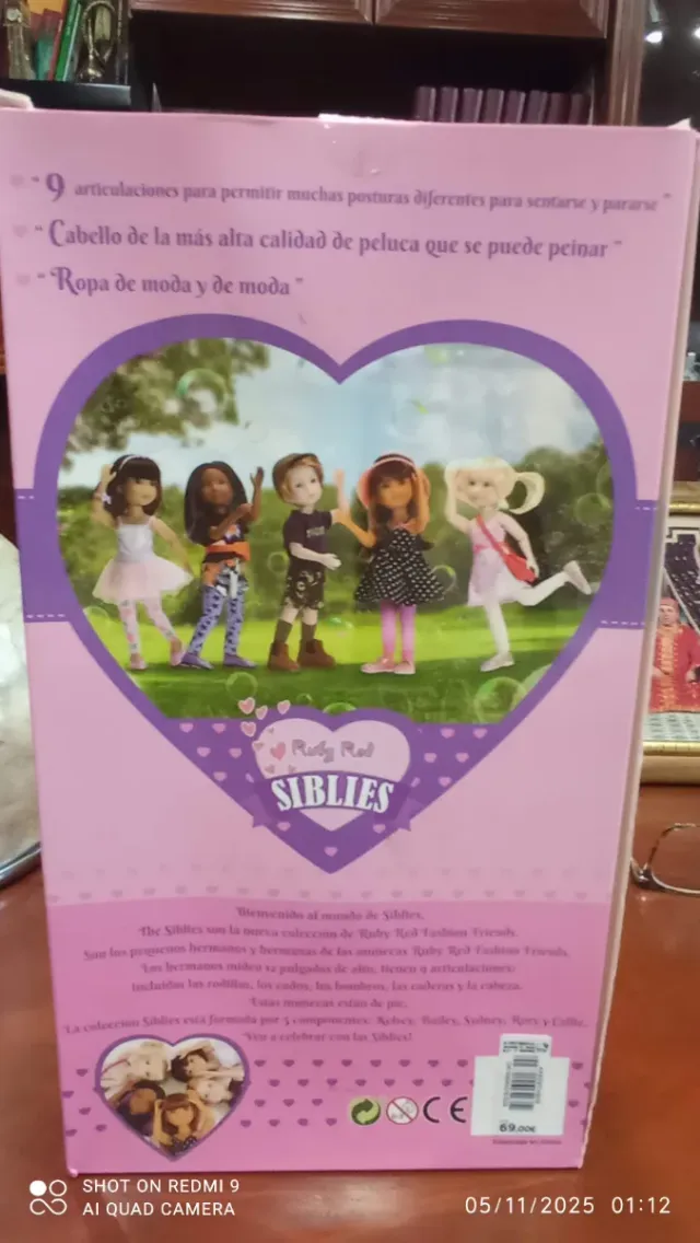 Muñeca Ruby Red SIBLIES Sydney