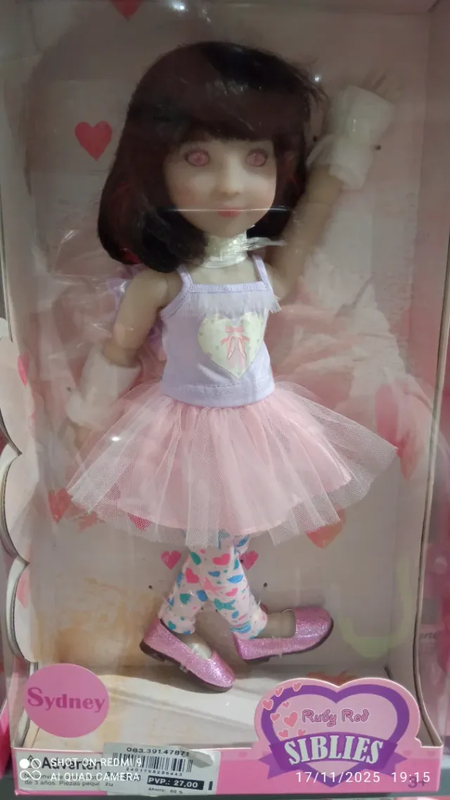 Muñeca Ruby Red SIBLIES Sydney