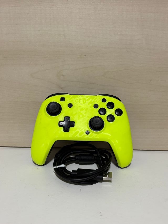 Mando Pro PDP Nintendo Switch Amarillo