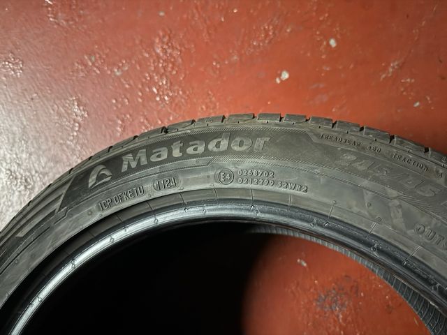 245/45 R18 100Y