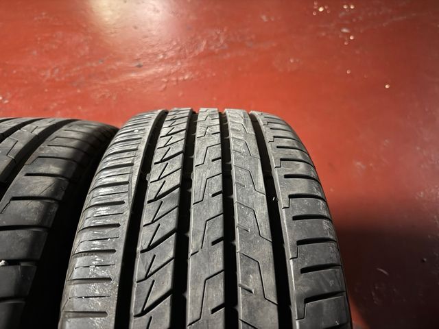 245/45 R18 100Y