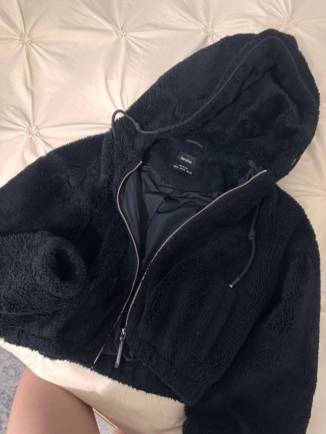 Abrigo pelito capucha Bershka negro T M