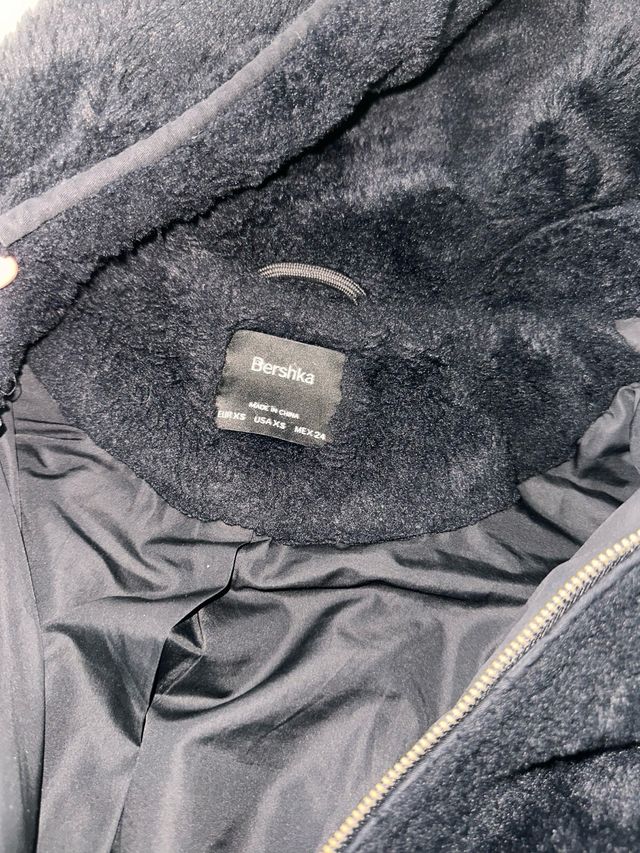 Abrigo pelito capucha Bershka negro T M