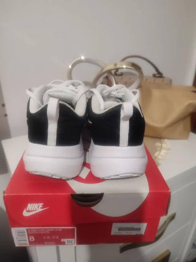 Deportivas Nike Negras y Blancas